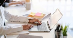 Guia para redigir um currículo de coordenador administrativo sem experiência profissional