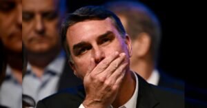 TSE barra registro de candidatura de Flávio Bolsonaro